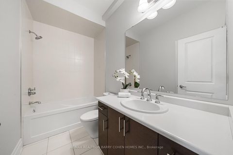 Photo 36 at 8 Heriot Place, Patterson, Vaughan