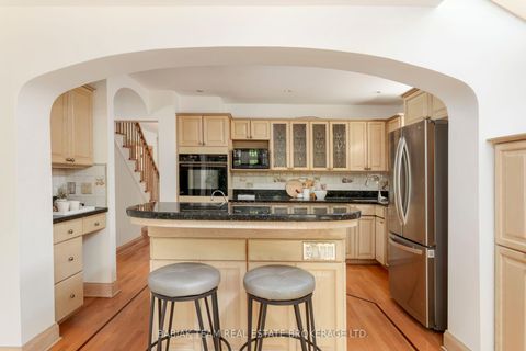 Photo 17 at 33 Halford Avenue, Lambton Baby Point, Toronto