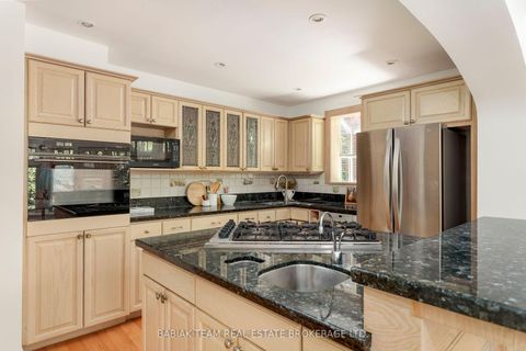 Photo 18 at 33 Halford Avenue, Lambton Baby Point, Toronto