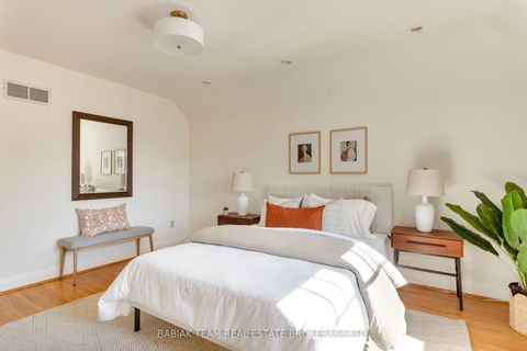 Photo 33 at 33 Halford Avenue, Lambton Baby Point, Toronto