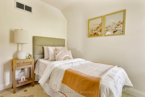 Photo 36 at 33 Halford Avenue, Lambton Baby Point, Toronto