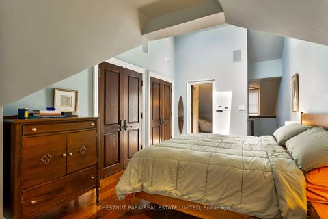 Photo 27 at 466 Wellesley Street E, South St. James Town, Toronto