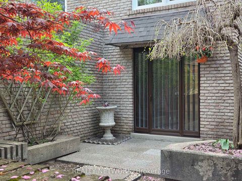 Photo 2 at 89 Elmsthorpe Avenue, Forest Hill South, Toronto