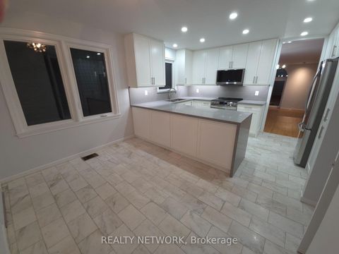 Photo 10 at 89 Elmsthorpe Avenue, Forest Hill South, Toronto
