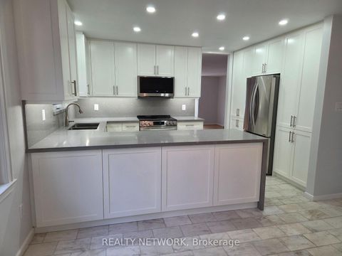 Photo 11 at 89 Elmsthorpe Avenue, Forest Hill South, Toronto