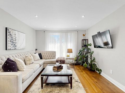 Photo 5 at 57 William Roe Boulevard, Central Newmarket, Newmarket