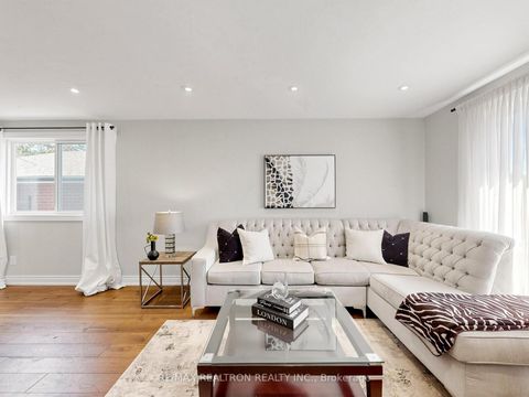 Photo 7 at 57 William Roe Boulevard, Central Newmarket, Newmarket