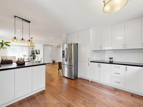 Photo 16 at 57 William Roe Boulevard, Central Newmarket, Newmarket