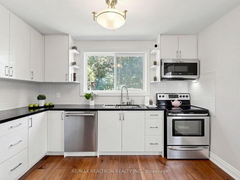 Photo 17 at 57 William Roe Boulevard, Central Newmarket, Newmarket