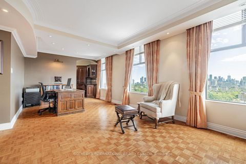 Photo 8 at 13 - 423 Avenue Road, St. Clair, Toronto