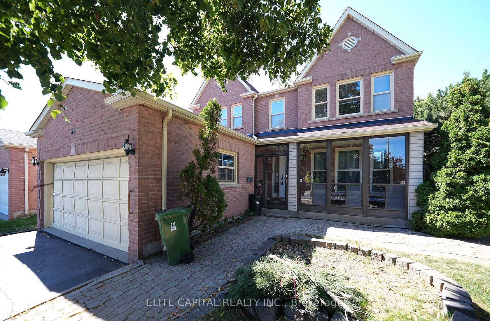 36 Ashcott Street, Milliken, Toronto photo number 2