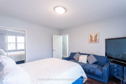Photo 14 at 54 Bearbury Drive, Markland Wood, Toronto