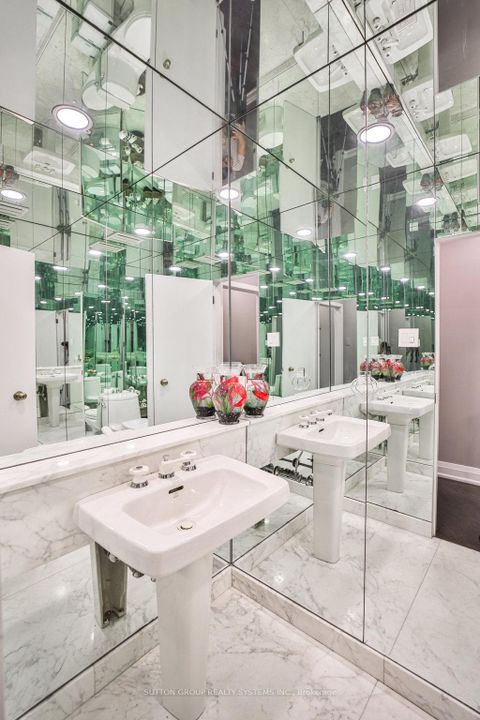 Photo 19 at 3 Twyford Court, Rosethorn, Toronto