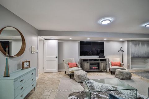 Photo 32 at 3 Twyford Court, Rosethorn, Toronto