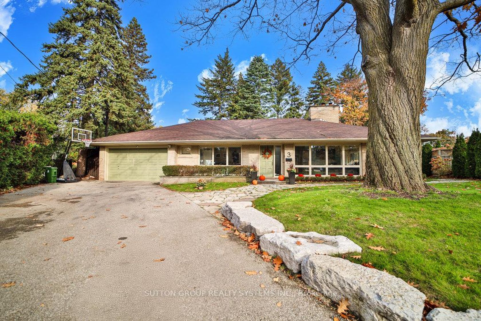 3 Twyford Court, Rosethorn, Toronto photo number 2