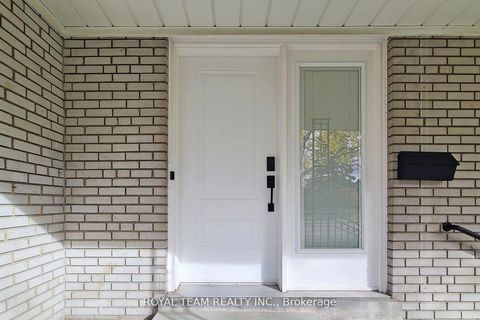 Photo 3 at 37 Markland Drive, Markland Wood, Toronto