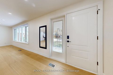 Photo 4 at 37 Markland Drive, Markland Wood, Toronto