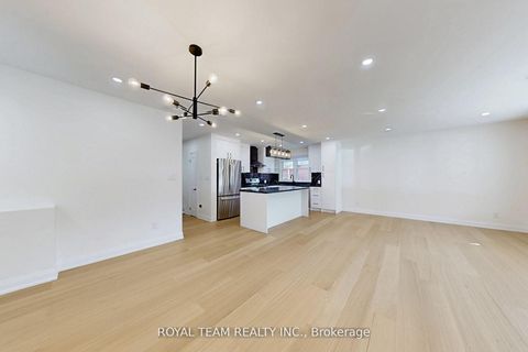 Photo 11 at 37 Markland Drive, Markland Wood, Toronto