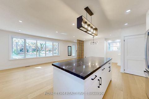 Photo 13 at 37 Markland Drive, Markland Wood, Toronto