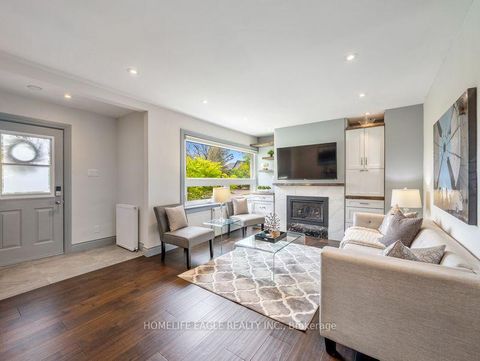 Photo 1 at 261 Richmond Street, Mill Pond, Richmond Hill
