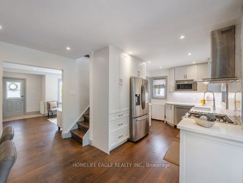 Photo 2 at 261 Richmond Street, Mill Pond, Richmond Hill