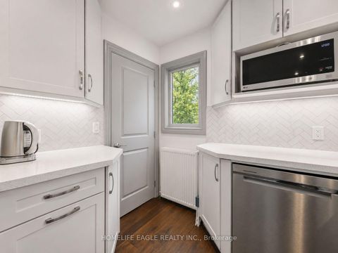 Photo 6 at 261 Richmond Street, Mill Pond, Richmond Hill