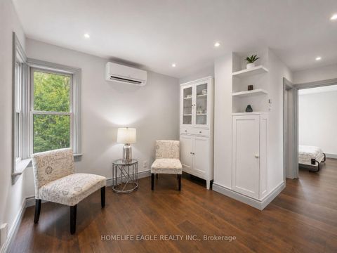 Photo 7 at 261 Richmond Street, Mill Pond, Richmond Hill
