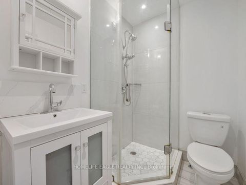 Photo 10 at 261 Richmond Street, Mill Pond, Richmond Hill