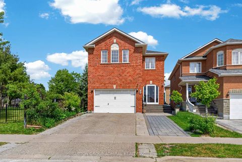 Photo 2 at 134 Purcell Crescent, Maple, Vaughan
