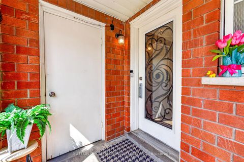 Photo 6 at 134 Purcell Crescent, Maple, Vaughan