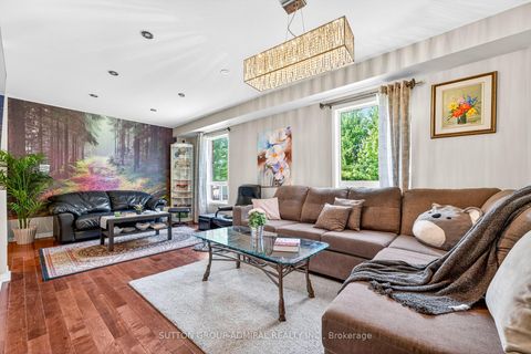 Photo 10 at 134 Purcell Crescent, Maple, Vaughan