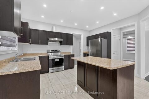 Photo 13 at 10 Gusul Avenue, Newcastle, Clarington