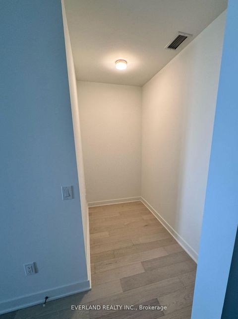 Photo 2 at 4803 - 11 Yorkville Avenue, Annex, Toronto