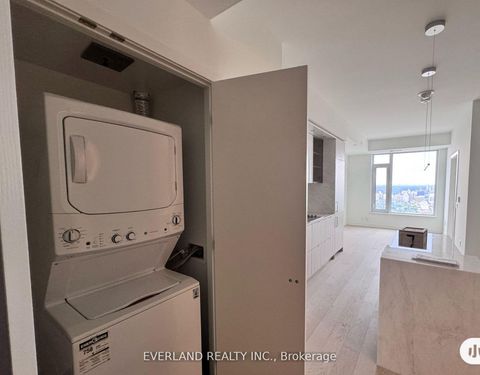 Photo 9 at 4803 - 11 Yorkville Avenue, Annex, Toronto