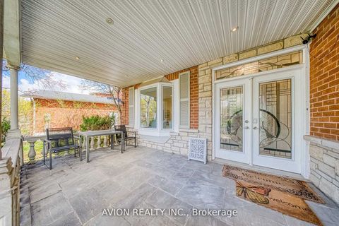 Photo 2 at 134 Butterfield Crescent, Maple, Vaughan