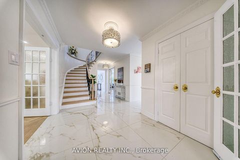 Photo 3 at 134 Butterfield Crescent, Maple, Vaughan