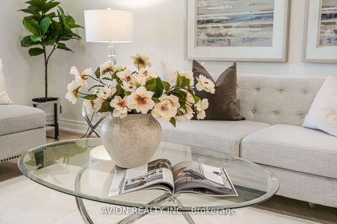 Photo 6 at 134 Butterfield Crescent, Maple, Vaughan