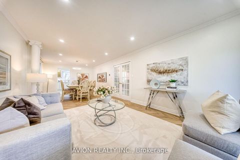 Photo 7 at 134 Butterfield Crescent, Maple, Vaughan