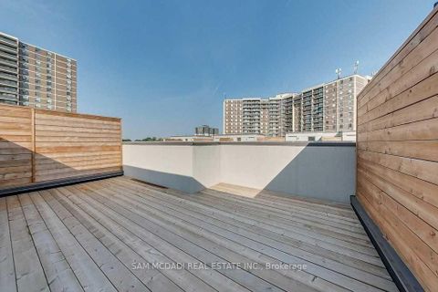 Photo 2 at 33 - 22 Applewood Lane, Etobicoke West Mall, Toronto