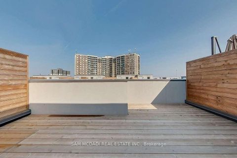 Photo 5 at 33 - 22 Applewood Lane, Etobicoke West Mall, Toronto