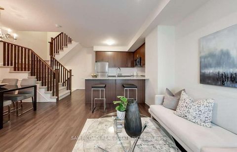 Photo 7 at 33 - 22 Applewood Lane, Etobicoke West Mall, Toronto