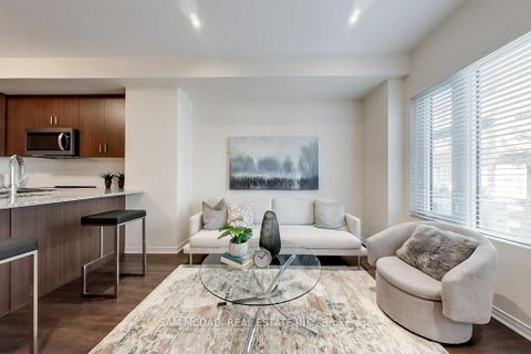 Photo 9 at 33 - 22 Applewood Lane, Etobicoke West Mall, Toronto