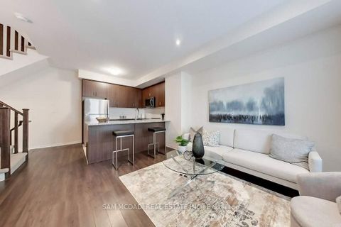 Photo 10 at 33 - 22 Applewood Lane, Etobicoke West Mall, Toronto