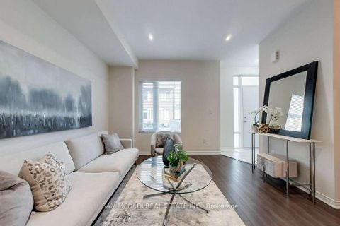 Photo 12 at 33 - 22 Applewood Lane, Etobicoke West Mall, Toronto