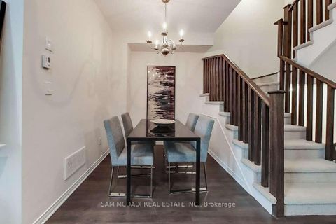 Photo 14 at 33 - 22 Applewood Lane, Etobicoke West Mall, Toronto