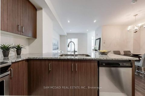 Photo 17 at 33 - 22 Applewood Lane, Etobicoke West Mall, Toronto