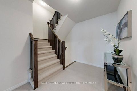 Photo 18 at 33 - 22 Applewood Lane, Etobicoke West Mall, Toronto