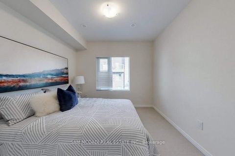 Photo 22 at 33 - 22 Applewood Lane, Etobicoke West Mall, Toronto