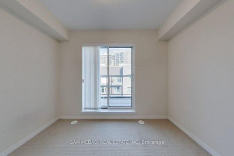 Photo 24 at 33 - 22 Applewood Lane, Etobicoke West Mall, Toronto