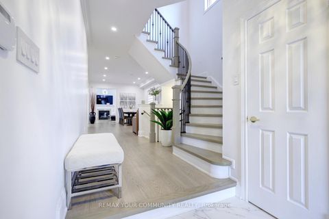 Photo 4 at 16 Muret Crescent, Patterson, Vaughan